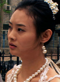 美女踩踏视频
