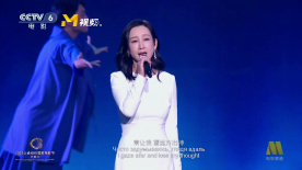 巧克力棒戳进甜甜圈视频